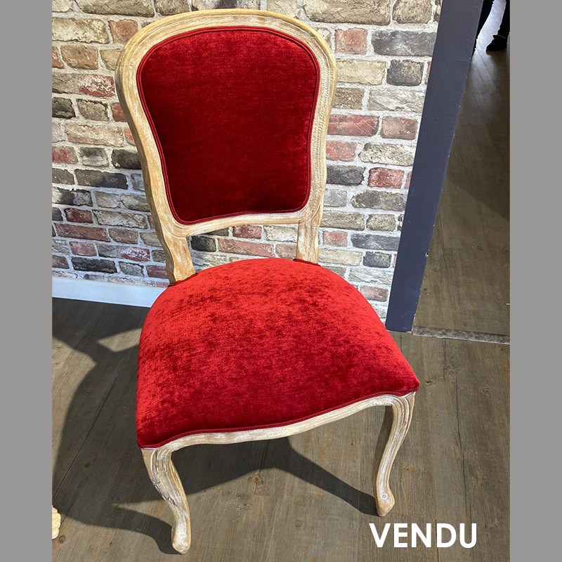 siege-retapisse-velours-rouge